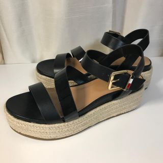 トミーヒルフィガー(TOMMY HILFIGER)のトミー　レディース　サンダル　5.5センチヒール　ブラック(サンダル)