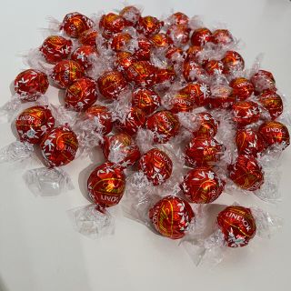 リンツ(Lindt)のリンツ リンドール チョコレート ミルク50個(菓子/デザート)