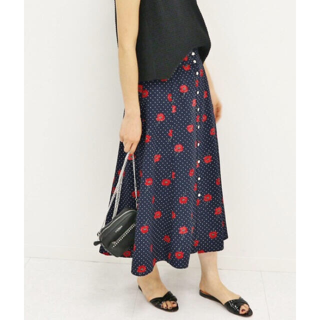 IENA(イエナ)のIENA  ドット前ボタンスカート  アネモネ 花柄 40 レディースのスカート(ロングスカート)の商品写真
