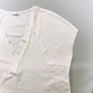 ザラ(ZARA)のZARA ザラ ノースリーブカットソー レディース　ホワイト　白　夏物　Vネック(カットソー(半袖/袖なし))