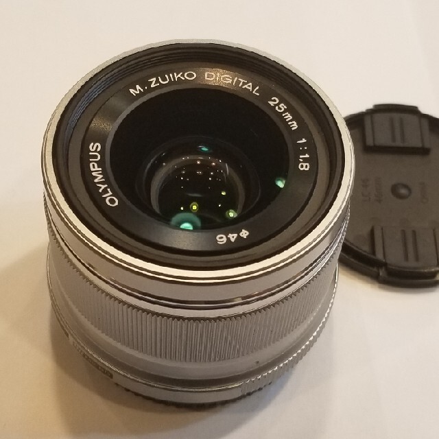 OLYMPUS(オリンパス)の【オリンパス】 M.ZUIKO DIGITAL 25mm F1.8 スマホ/家電/カメラのカメラ(レンズ(単焦点))の商品写真