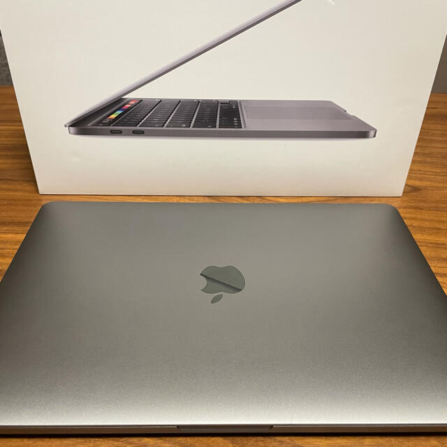 Apple(アップル)の極美品　Macbook pro 2020 Office、Final Cut他 スマホ/家電/カメラのPC/タブレット(PC周辺機器)の商品写真