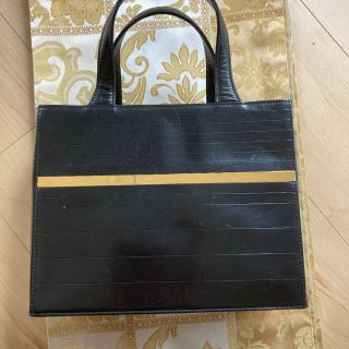 ジャンニヴェルサーチ(Gianni Versace)のジャンニ　ヴェルサーチ　黒　トートバッグ　ゴールドライン(トートバッグ)