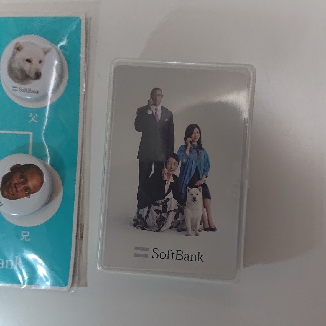 Softbank(ソフトバンク)のソフトバンク　ノベルティ　トランプ＆缶バッジ エンタメ/ホビーのコレクション(ノベルティグッズ)の商品写真