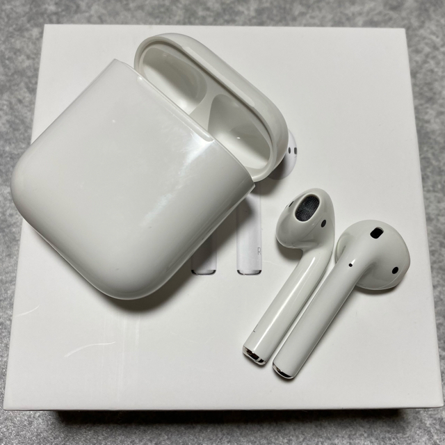 AirPods2 with Charging Case 第2世代 - ヘッドフォン/イヤフォン