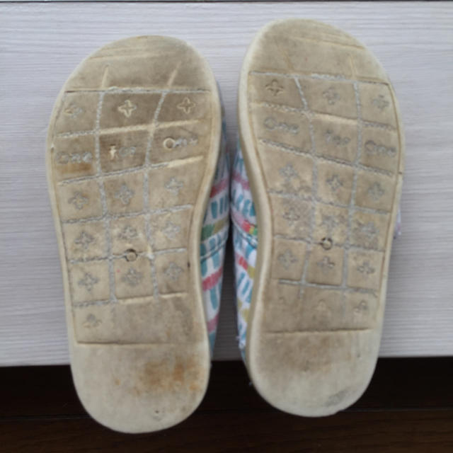 TOMS(トムズ)のToms サイズ14 キッズ/ベビー/マタニティのベビー靴/シューズ(~14cm)(スリッポン)の商品写真