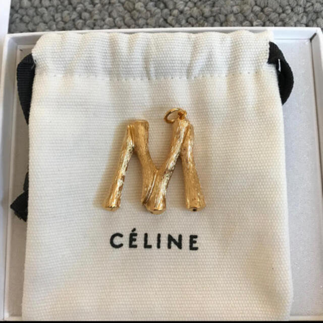 レディース最終値下げ　celine アルファベットチャーム