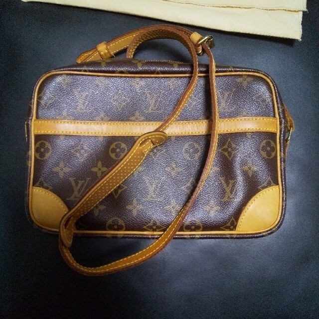 LOUIS VUITTON  ショルダーバッグ