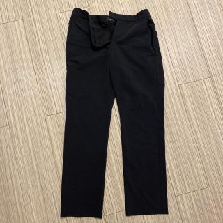 セオリー(theory)のtheory パンツ　黒　ほぼ新品☆オフィス　通勤　通学にも(カジュアルパンツ)