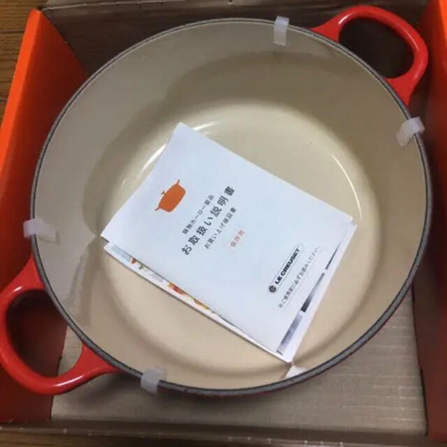 LE CREUSET(ルクルーゼ)の新品 未使用 ルクルーゼ ココットロンド 22cm レッド BBQ グランピング スポーツ/アウトドアのアウトドア(調理器具)の商品写真