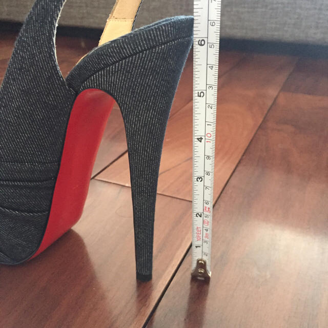 Christian Louboutin(クリスチャンルブタン)のクリスチャンルブタン 🌟 デニム パンプス 🌟 ヒール約16センチ レディースの靴/シューズ(ハイヒール/パンプス)の商品写真