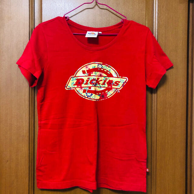 Dickies(ディッキーズ)のDickies ディッキーズ　Tシャツ　半袖　赤 レディースのトップス(Tシャツ(半袖/袖なし))の商品写真