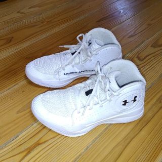 アンダーアーマー(UNDER ARMOUR)のバスケットボール　シューズ　UNDER ARMOUR　23.5cm(スニーカー)