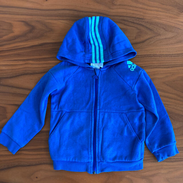 adidas(アディダス)のアディダス　パーカー キッズ/ベビー/マタニティのキッズ服男の子用(90cm~)(ジャケット/上着)の商品写真