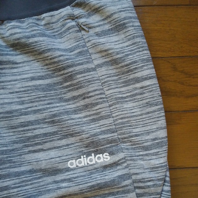 adidas(アディダス)の【新品タグ付き】adidas アディダス　レディースパンツ レディースのパンツ(その他)の商品写真