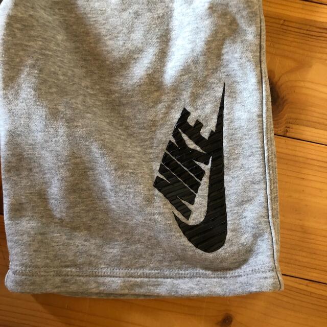 NIKE(ナイキ)のNIKE  kids スエットハーフパンツ　130 キッズ/ベビー/マタニティのキッズ服男の子用(90cm~)(パンツ/スパッツ)の商品写真