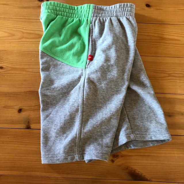 NIKE(ナイキ)のNIKE  kids スエットハーフパンツ　130 キッズ/ベビー/マタニティのキッズ服男の子用(90cm~)(パンツ/スパッツ)の商品写真