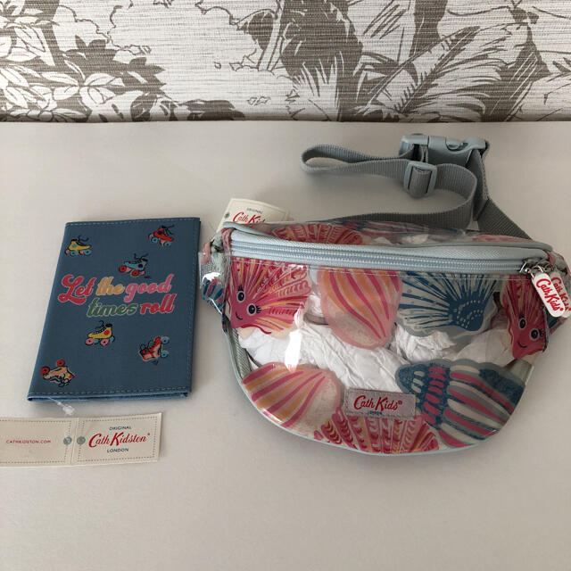 Cath Kidston(キャスキッドソン)のキャスキッドソン ウエストポーチ ボディバッグ＋パスポートケース レディースのファッション小物(その他)の商品写真