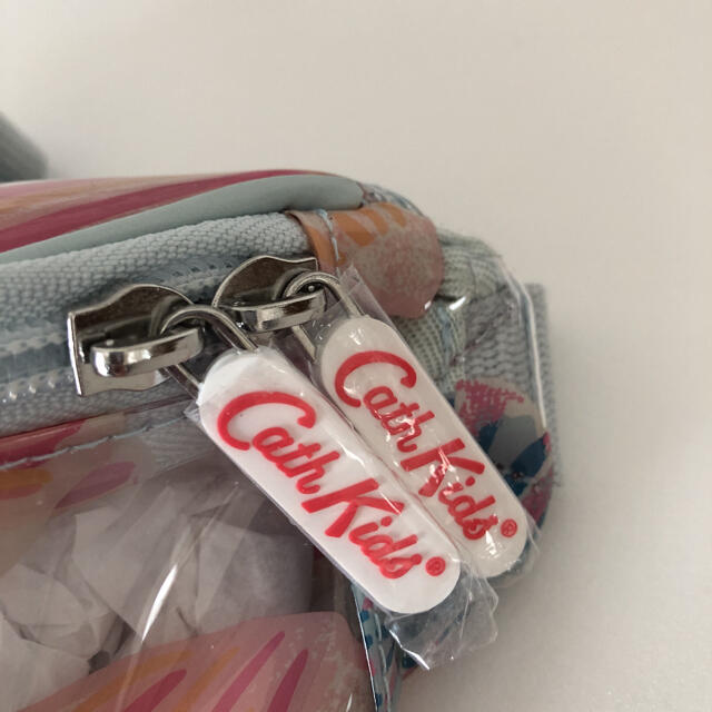 Cath Kidston(キャスキッドソン)のキャスキッドソン ウエストポーチ ボディバッグ＋パスポートケース レディースのファッション小物(その他)の商品写真