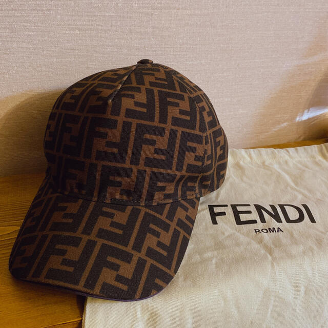 FENDI フェンディ ズッカ柄 キャップ