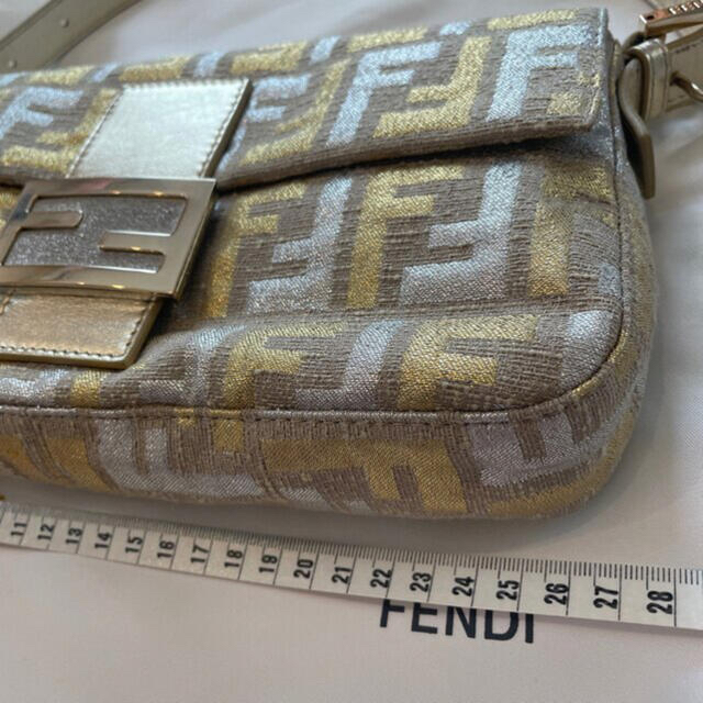 FENDI(フェンディ)のFENDI フェンディ マンマバケット ハンドバッグ  レディースのバッグ(ショルダーバッグ)の商品写真