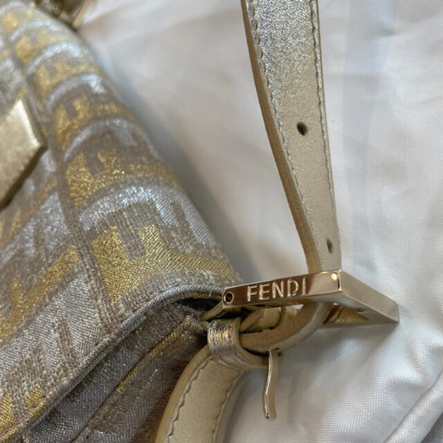 FENDI(フェンディ)のFENDI フェンディ マンマバケット ハンドバッグ  レディースのバッグ(ショルダーバッグ)の商品写真