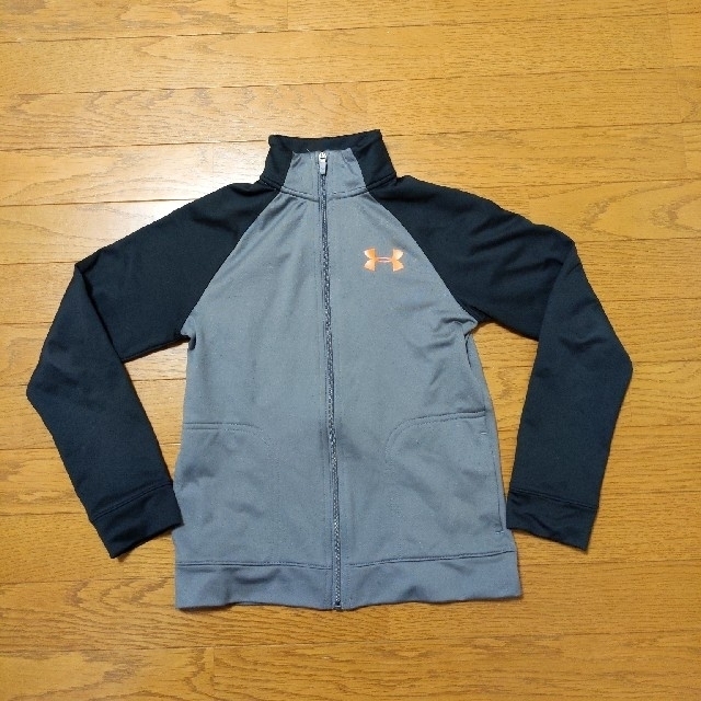 UNDER ARMOUR(アンダーアーマー)のUNDER ARMOUR キッズ用ジャージ上のみ サイズYMD キッズ/ベビー/マタニティのキッズ服男の子用(90cm~)(ジャケット/上着)の商品写真