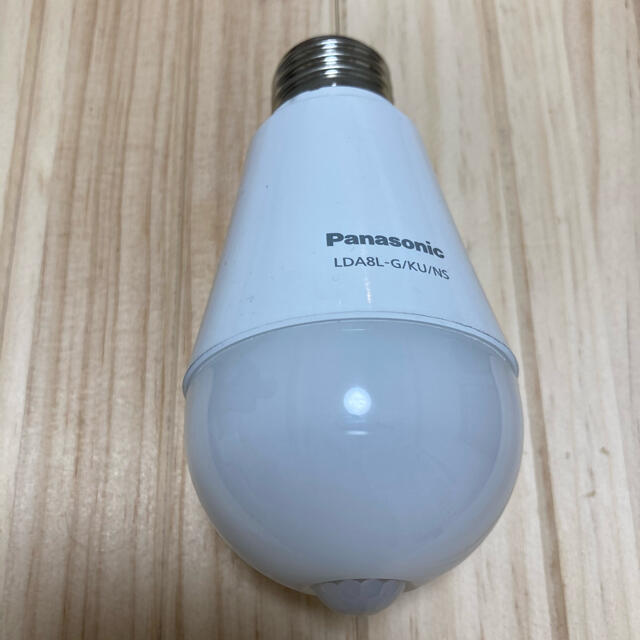 Panasonic(パナソニック)のセンサー付き LED電球 パナソニック Panasonic インテリア/住まい/日用品のライト/照明/LED(蛍光灯/電球)の商品写真