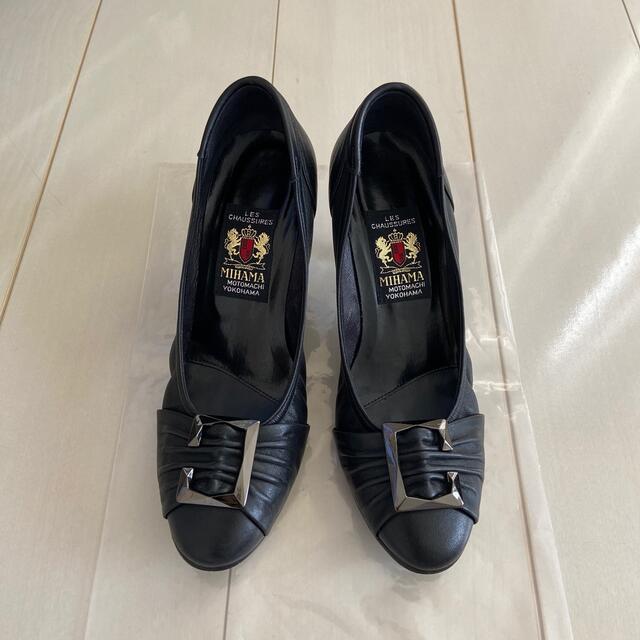 ミハマ　ブラックレザーパンプス　23.5cm レディースの靴/シューズ(ハイヒール/パンプス)の商品写真