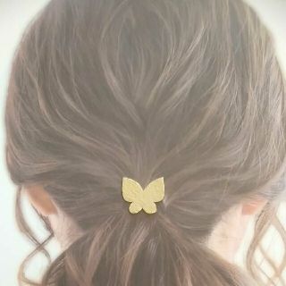 真鍮ポニーフック　ヘアゴムヘアカフ　鎚目　蝶々　ちょうちょ　ハンドメイド　母の日(ヘアアクセサリー)