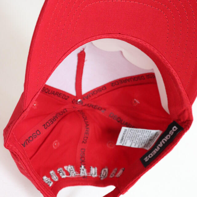 DSQUARED2(ディースクエアード)の新品未使用 ディースクエアード ICON アイコン キャップ 帽子 赤 黒文字 メンズの帽子(キャップ)の商品写真