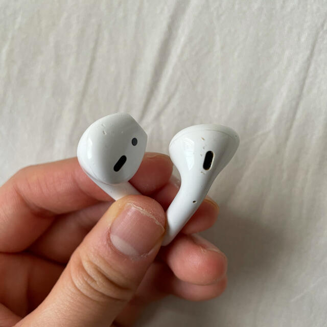 Apple(アップル)のAirPods エアポッズ ケース 両耳 スマホ/家電/カメラのオーディオ機器(ヘッドフォン/イヤフォン)の商品写真