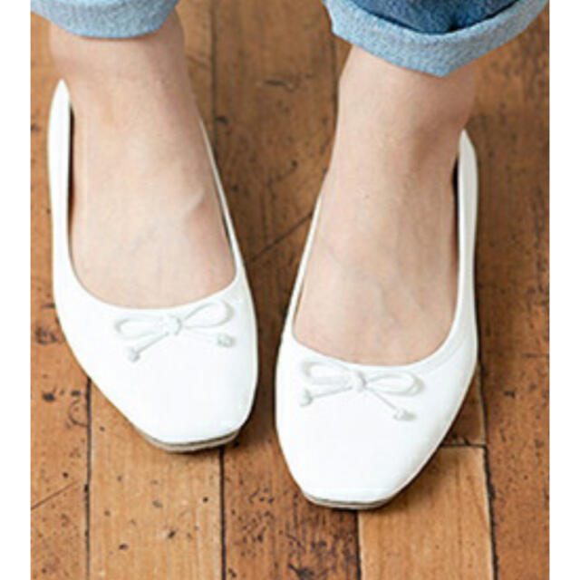 未使用　ぺたんこ靴　白 レディースの靴/シューズ(バレエシューズ)の商品写真