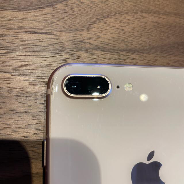 iPhone(アイフォーン)のiPhone8 plus gold 64gb simフリー スマホ/家電/カメラのスマートフォン/携帯電話(スマートフォン本体)の商品写真