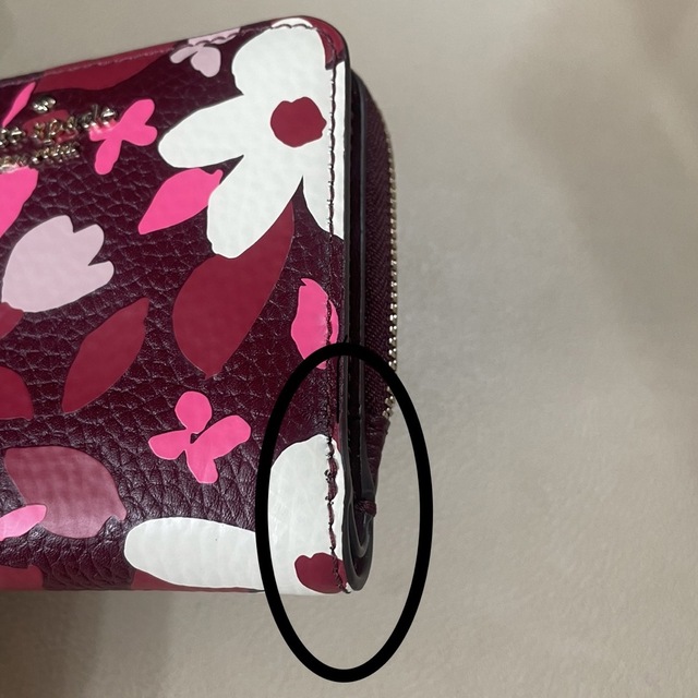 kate spade new york(ケイトスペードニューヨーク)の値下げした［Kate Spade New York ]レザー二つ折り財布 レディースのファッション小物(財布)の商品写真