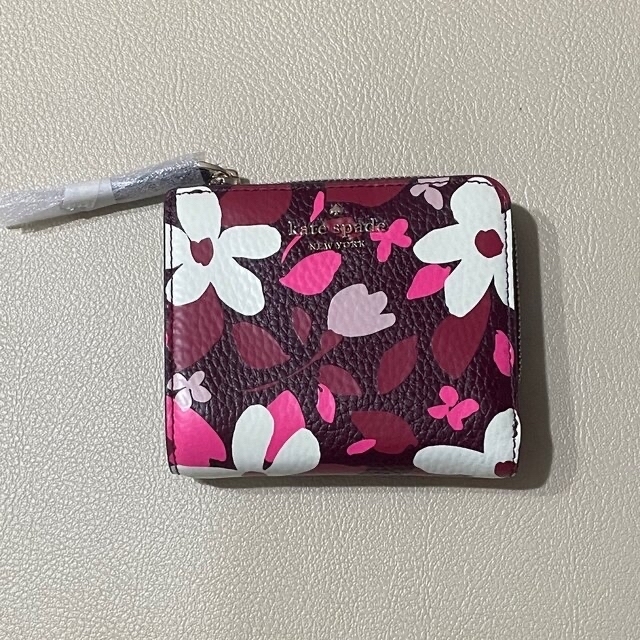 値下げした［Kate Spade New York ]レザー二つ折り財布