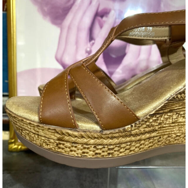 DIANA(ダイアナ)の新品　ウェッジソールサンダル　厚底サンダル　アンクルストラップ　キャメルブラウン レディースの靴/シューズ(サンダル)の商品写真