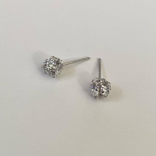 ブルーム(BLOOM)のK10WGキュービックジルコニアピアス(ピアス)