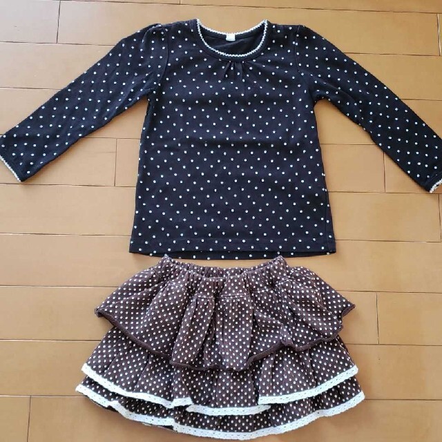 西松屋(ニシマツヤ)のカットソー&スカート キッズ/ベビー/マタニティのキッズ服女の子用(90cm~)(Tシャツ/カットソー)の商品写真