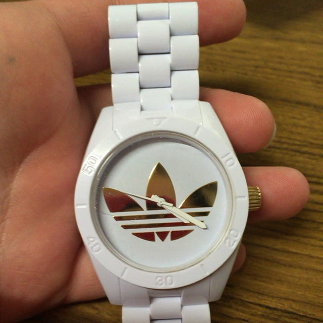 adidas(アディダス)のadidas 腕時計 泣きの最終値下げです レディースのファッション小物(腕時計)の商品写真