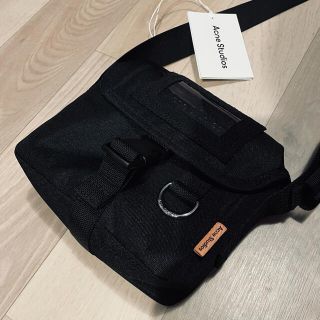 acne studios メッセンジャー ショルダー スモールバッグ