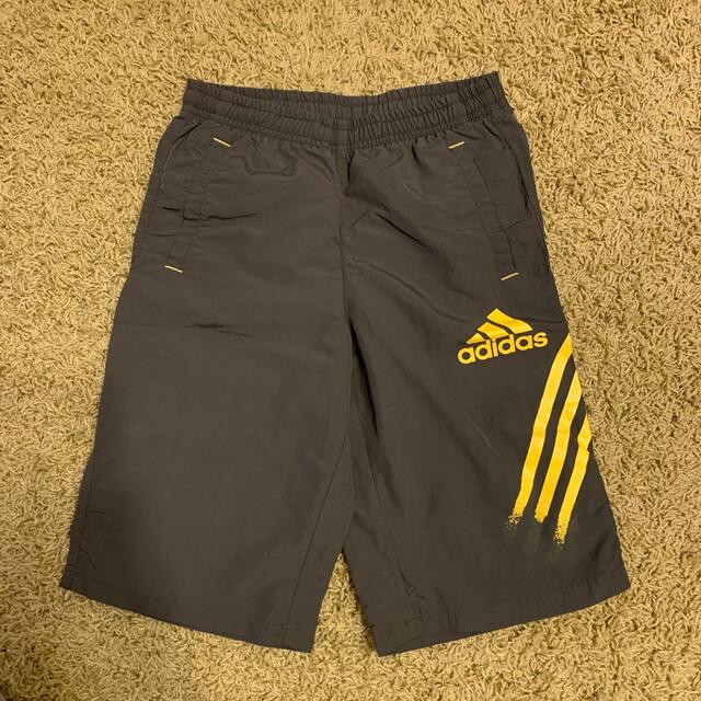 adidas(アディダス)のアディダス　ハーフパンツ キッズ/ベビー/マタニティのキッズ服男の子用(90cm~)(パンツ/スパッツ)の商品写真