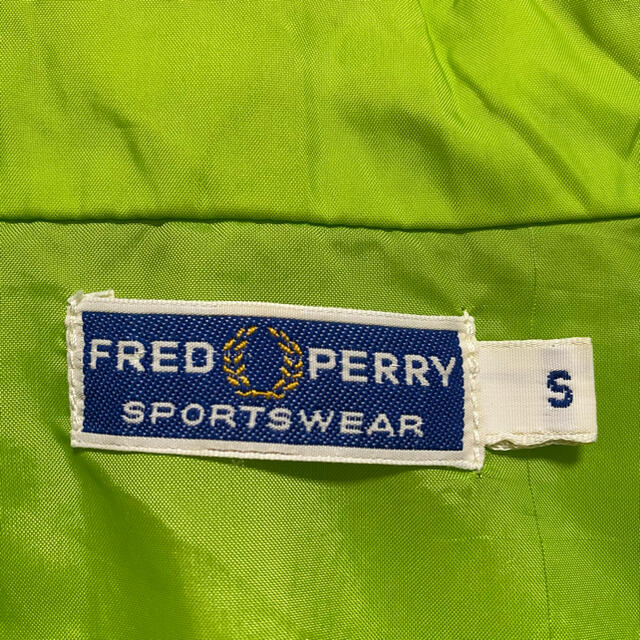 FRED PERRY(フレッドペリー)の90s フレッドペリー ナイロンジャケット アースカラー グリーン old 古着 メンズのジャケット/アウター(ナイロンジャケット)の商品写真