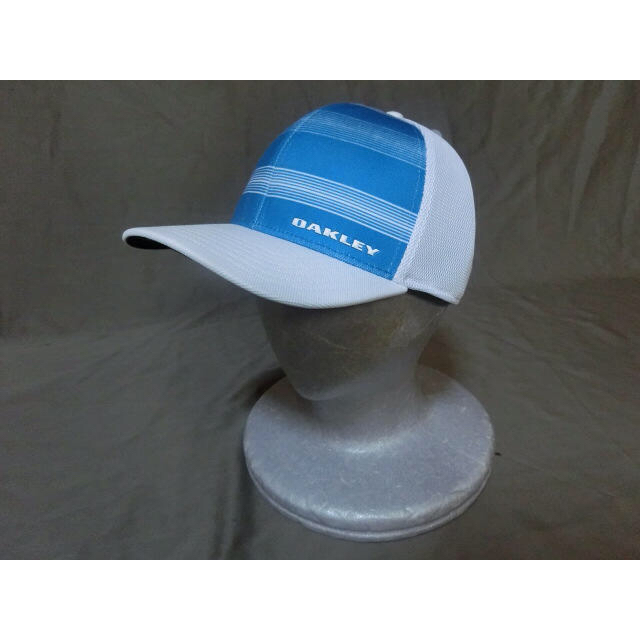 Oakley(オークリー)の【OAKLEY】O Hydrolix キレイなグラデーション柄キャップ白x青 メンズの帽子(キャップ)の商品写真