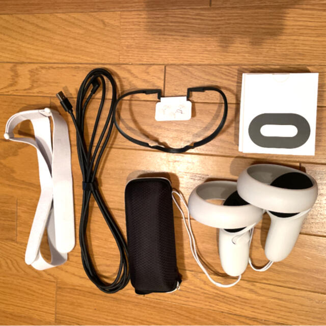 OculusQuest2 64GB アクセサリー4点付き！ スマホ/家電/カメラのPC/タブレット(PC周辺機器)の商品写真