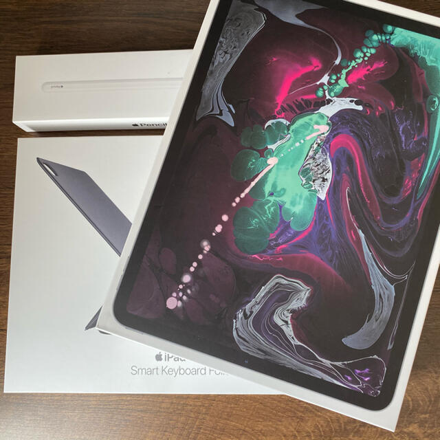 ほぼ新品　11インチiPad Pro Wi-Fi +Cellular 512GB