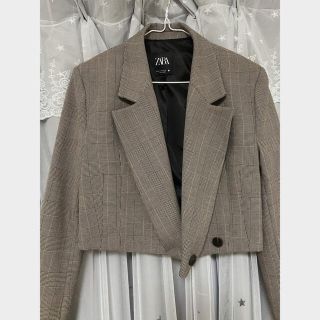 zara クロップド丈　ブレザー　送料込み(テーラードジャケット)