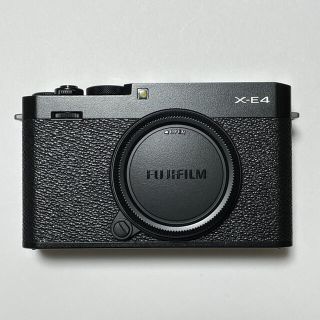 フジフイルム(富士フイルム)の富士フイルム X-E4 ブラック ボディ(ミラーレス一眼)