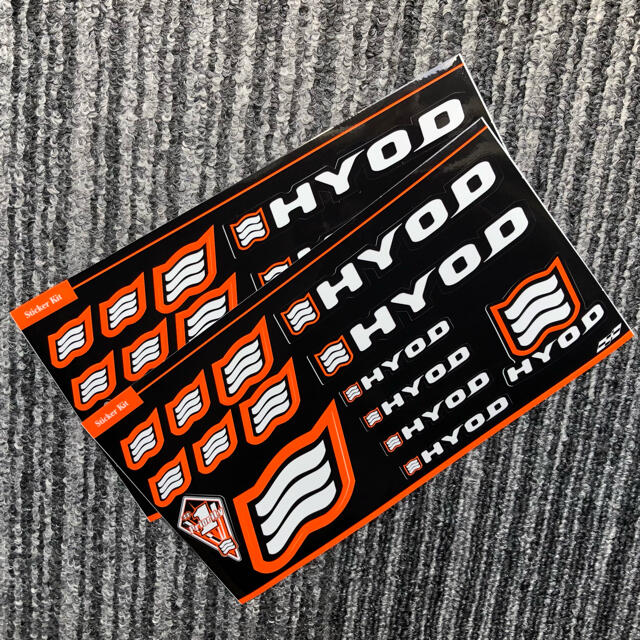 HYOD PRODUCTS 旧式ステッカー2枚組【非売品】新品 自動車/バイクのバイク(ステッカー)の商品写真