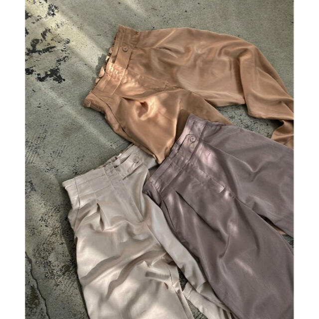 ノベルティー付き high waist belt satin pants